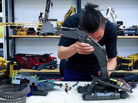 拍摄两小时,视频两分钟!拆装#工程车玩具 汇纳593#遥控挖掘机 ,给它做一个清洁🧹!