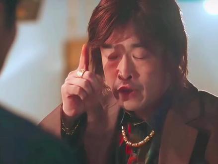 #老舅 伸手不打笑脸人,给大哥整不会了