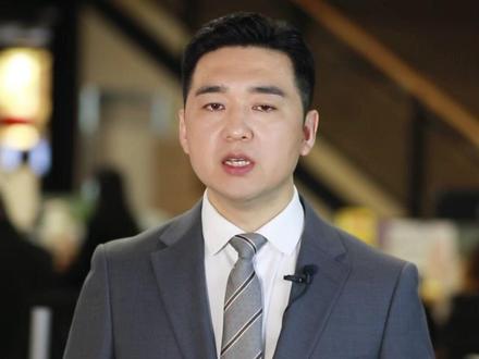 11月13日,国际金价再度大涨!现货黄金突破4200美元/盎司,涨幅达2%。国内金饰克价一夜又飙升了17元。#媒体精选计划 #黄金 #金价 #金价大涨