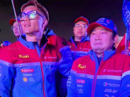 【万字深度带您一口气看懂】张雪夺冠带着中国制造闪耀世界赛场 没有背景,只有背影;没有捷径,只有坚守。张雪从草根少年到缔造传奇,用一辆机车,闯过质疑、熬过黑夜,终在WSBK赛场登顶!双冠加冕,是热爱的回响,是中国制造的骄傲!别放弃,你的坚持,终将光芒万丈!