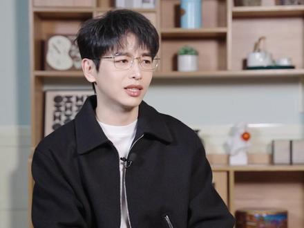 #彭昱畅新剧角色反向成功不是运气 在《#年少有为》中,#彭昱畅饰演的游戏公司老板裴谦努力亏钱却每次都能成功盈利。彭昱畅说他的成功不是运气,每一次裴谦都把玩家放在首位去思考问题。