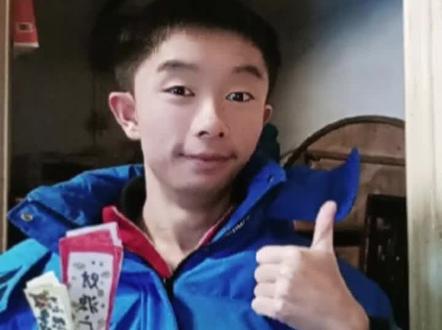 过新年有纪念意义的,制作书签教程来啦!#楷楷哥一家 #楷楷哥的成长纪念册 #diy #书签 #人类成长计划