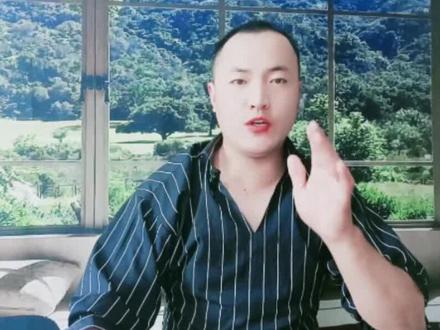 #新鲜的桃树叶子取一把,洗净之后切碎放入带盖的罐子里,倒入没过桃树叶子的酒精泡上三天,用纱布浸泡涂擦。