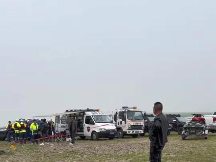 第4天救援,三个部门联合救援,正在寻找中#岳阳打黎蒿 #落水救人 #洞庭湖