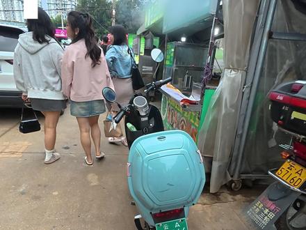 开局一张嘴,身份自己给 在回回营随机带大学生免费干饭,沉浸式街头探店#开局一张嘴身份自己给 #探店 #呈贡回回营 #探店Vlog #大学生