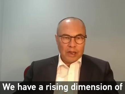 【一语中的|澳大利亚学者:高市早苗涉台谬论 暴露“新法西斯主义”面目】澳大利亚昆士兰科技大学客座教授鲍韶山(Warwick Powell)近日在节目中指出,日本军国主义倾向正在抬头,其中高市早苗被视为这种倾向的代表人物。他批评高市早苗的涉台错误言论带有明显的军国主义与历史修正主义倾向。