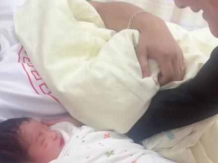 生了生了7.2斤,父子平安🫣这产父一点不虚弱#新生婴儿 #月子里的宝宝