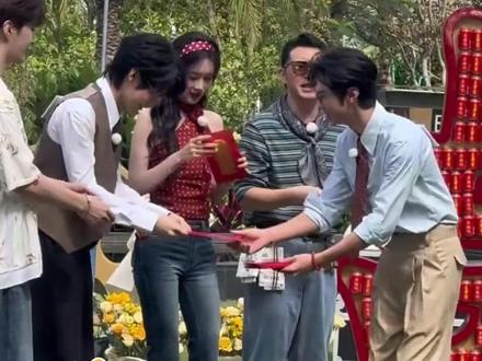 有种像谈了十几年的老情侣突然分手换新人的感觉。 #奔跑吧 #王老吉 #安慕希 #娱乐巨咖站