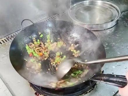 湘菜教学,青椒拆骨肉#美食 #长沙美食 #湘菜 #炒菜 #青椒炒拆骨肉 #青椒拆骨肉 #下饭菜 #家常菜