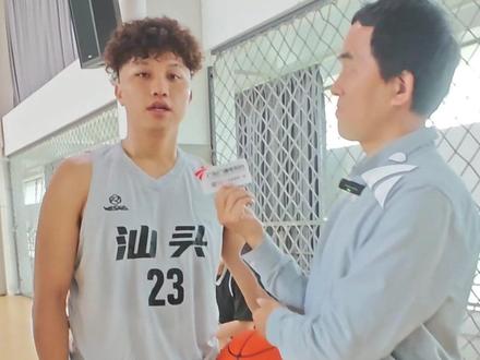 3月22日19:30,粤BA汕头队VS韶关队在汕头正大体育馆开赛。比赛开始前,汕头队向韶关队下战书:“牛肉丸管够,胜利免谈!”(广东台记者 朱天宝)#媒体精选计划