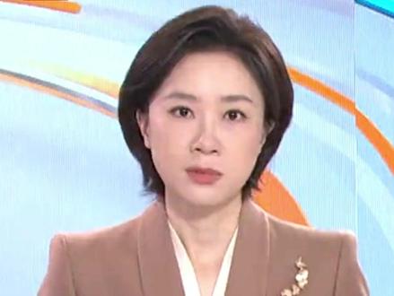 美军使用钻地弹袭击伊朗大型弹药库(正午国防军事)#中东局势 #美国 #伊朗