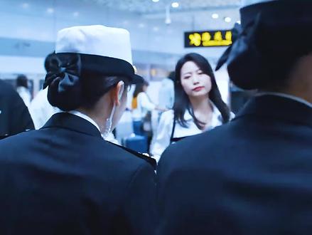 中国海关安检员个个都有“火眼金睛”呀! #金关 #视频左下角看后续