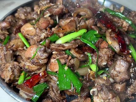 小伙不抓田鼠!做一道广西招牌菜“爆炒香肉”,又要醉一桌兄弟