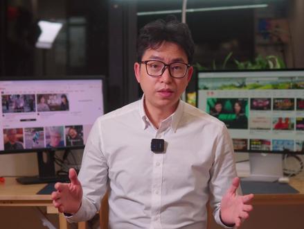 DeepSeek V4 差顶级模型半年以上? DeepSeek-V4 发布后,很多人第一反应是:就这?
但如果只盯着跑分,可能会错过更关键的东西。
这期聊聊:
DeepSeek-V4 为什么没有复刻 R1 的炸场时刻?
所谓 3-6 个月差距到底怎么看?
以及华为昇腾、算力卡脖子,可能才是这次更值得关注的地方。
不神化,也不唱衰。
我们换个角度,重新看 DeepSeek-V4。⚡️ #DeepSeek #AI 、 #大模型 #华为昇腾 #算力卡脖子