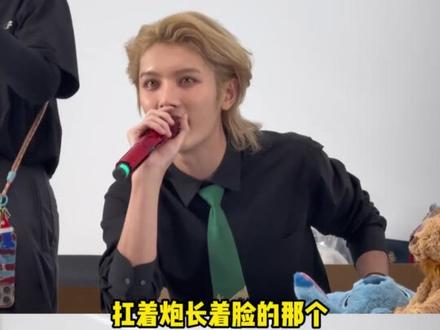 你不能把他逼疯,又反过来指责他发疯 #oner #灵超 #机场 #私生 #时代峰峻