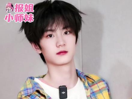 我们李煜东一直都是在爱里长大的小孩啊,看到有东毛在巫溪偶遇到李煜东和家人游玩。光从背影就能看出满满的幸福感#李煜东 #巫溪 #偶遇 #东毛 #TF四代