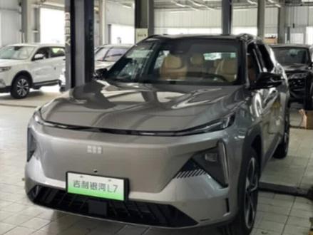 银河L7底盘用料到底怎么样?升起来后发现用料和安全有点出乎意料!#吉利汽车#银河L7#新能源领航计划