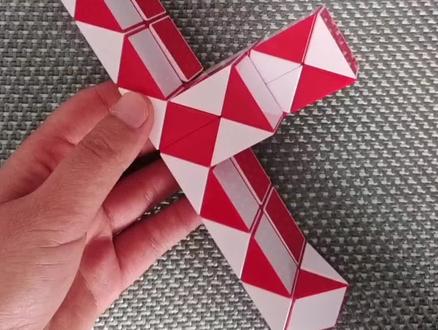 36段魔尺变轮船教程,一个魔尺多种玩法,放下手机,快来陪孩子一起变魔术吧 #魔术揭秘 #锻炼孩子专注力 #动手动脑#益智玩具 #思维训练