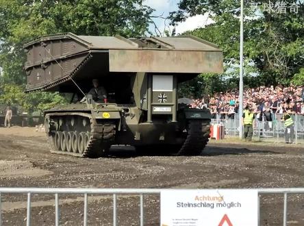 公开展示架桥车的工作工程#猎奇 #机械 #过程