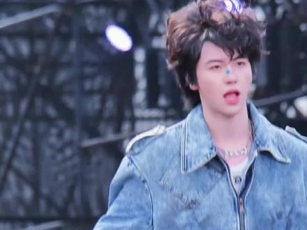 星野鹿鸣音乐节 黄誉博、ONER男团加盟
即将官宣,6.20号嗨爆现场
#星野鹿鸣 #包头音乐节 #赛罕塔拉赛马场 #live现场