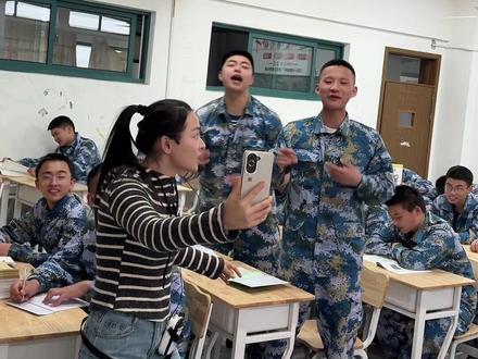 #如果没有他你还爱我吗 但凡网速慢一点,都不知道我在拍啥🤣 95后老师教学,主打一个开心快乐🤓#记录校园生活 #班主任视角 #师生日常 #纯属娱乐