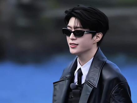 给自己取了新名字“林黛玉”
范丞丞自曝体重67公斤
“有人说我胖了 可能是有点肿”
表示近期一直生病 身体虚弱
#范丞丞#生病#体重