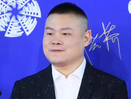 岳云鹏新发型,有点成熟,有点聪明,搞笑哈哈😀#岳云鹏 #小岳岳 #德云社 @DOU+小助手 @DOU+上热门