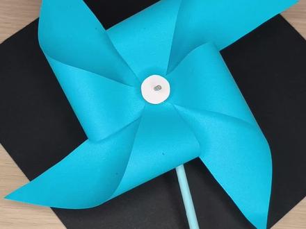 #折纸 #亲子手工制作 #亲手制作 童年很短,风车很甜,陪伴最暖 一张折纸做超有年味的剪纸风车,快和孩子一起做起来吧