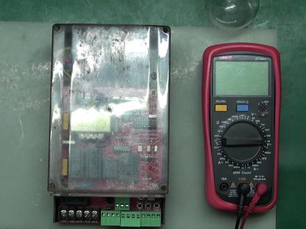 电动伸缩门控制器主板不通电维修(卷闸门主板指示灯不亮)