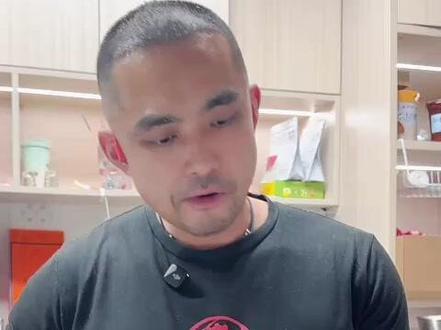 新托福改革后,报班前如果没搞清孩子的“病根”,学费大概率白花。
口语从 6 分制复述到 45 秒面试,考察的不仅是词汇,更是语音逻辑和语法还原。
孩子到底是缺词汇、欠语音,还是卡在结构?与其盲目刷题背模板,不如先做一次深度定位。
我们整理了《2026家长版新托福说明书》,帮你避开暑期规划陷阱,欢迎后台滴滴!
#托福 #新托福 #托福备考 #海淀凯文 #海淀外国语