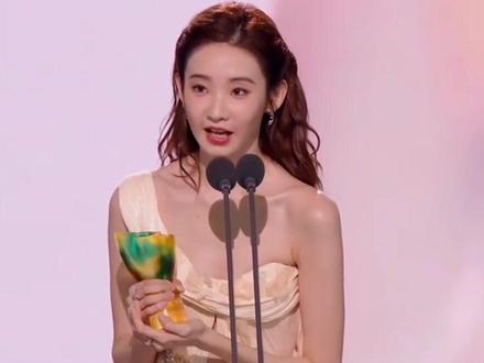 张艺凡真的没有玉米八!
听到妹妹说完白鹿都被逗笑了#张艺凡 #白鹿 #星光大赏