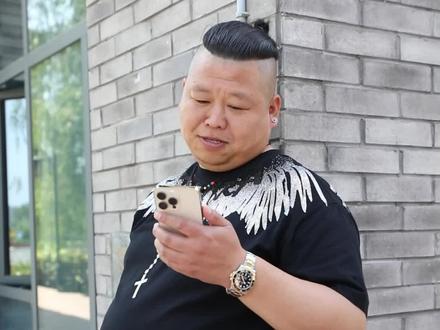 张小胖:不用戴头盔?那我的帅气发型可以支棱起来了!胖子:zuan你的!图是我辛辛苦苦p的,都是为了流量!小静:p图博流量?别在这“谣”言惑众!@中国警察网 @江苏网警 @抖音小助手#百日打谣行动 #捉谣记 #戴头盔不吃亏 #大数据推荐给有需要的人