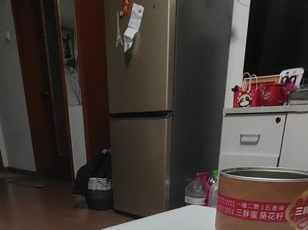 根本抵抗不了雪王唐三彩冰箱贴的诱惑😍太好了!是两个不同的款,不知道能不能顺利集齐5款🤓#蜜雪冰城 #雪王 #唐三彩冰箱贴 #冰箱贴 #盲盒 @蜜雪冰城