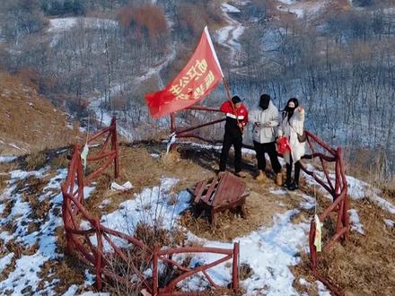 跟着大辽公主走进中国第一陨石坑,看五万年时光如何将灾难化为馈赠,看村民如何与星辰碎片共生。硬核奇观+暖心烟火,这场跨越星海的探访,值得你点赞收藏~#大辽公主探辽宁 #岫岩苏子沟#中国第一陨石坑#岫岩陨石坑