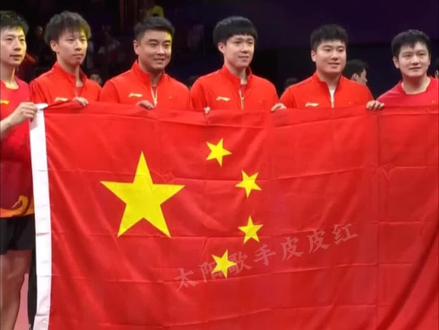 国乒这群努力憋笑的显眼包笑起来其实真的还蛮可爱的哈哈哈😂
“我们是经过专业训练的,一般情况下不会笑,除非没忍住。”🌚
梁靖崑:“我笑是因为我天生爱笑,我已经把所有痛苦的事情想了一遍,我尽力了。”🌝
(再回头看这个视频,感觉真的王皓自己其实才是憋的最狠的哈哈哈,脸都憋红了😂)
#杭州亚运会 #国乒 #樊振东 #梁靖崑 #王皓 @抖音小助手 @抖音创作者中心