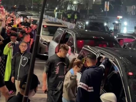 周杰伦带老婆孩子从泰国清迈直飞温州,抵达温州啦!明日演唱会见#周杰伦#昆凌#周杰伦温州演唱会@周同學 @昆凌hannah_quinlivan