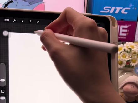 治愈系插画 雨窗花影 快一起来画吧~ procreate 超简单绘画过程~
我以窗为画布,让繁花与星光交织,在静谧的阳光里铺展温柔,把日常里的浪漫与治愈都揉进这一方小小的天地~
#春天的色彩 #治愈系风景画#零基础学画画教程 #画画使我快乐 #谁还没个隐藏技能