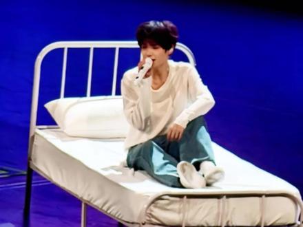 黄明昊上海演唱会《你不普通》新歌首唱完整版直拍📷 「不要太辛苦,要开心,不要做永不疲惫的火焰🔥」🥹| 2026.2.7黄明昊上海演唱会🎶 #黄明昊 #你不普通 #黄明昊演唱会 #黄明昊新专辑Glitch #黄明昊贾想世界演唱会