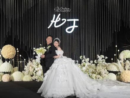 曾经天天整活段子的男人
今天终于把自己
正式打包,终身售后,概不退换
恭喜何魑魅,新婚快乐!
从此段子有归宿,人生有归途❤️
#何魑魅 #婚礼现场 #何魑魅结婚