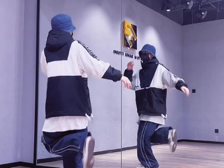 #脚步 今天继续脚抽筋,来一起 #镜面教学 #hiphop #fyp #浅跳一下 老师:@阿昊