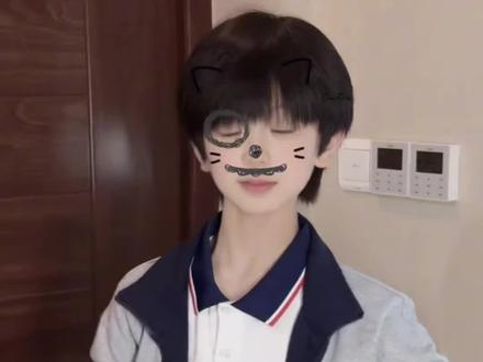 李飞又让你捡到宝了!#陈璟翊 #时代峰峻 #TF家族五代 #颜值 #可爱