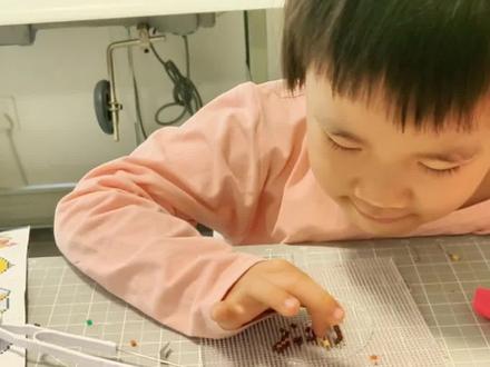 娃亲子动手的第二个拼豆#拼豆 #拼豆图纸 #幼儿手工 #手工DIY #像素画