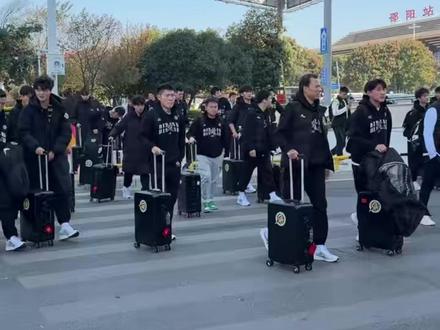 “湘超”长沙队抵邵,明晚对决! #湘超