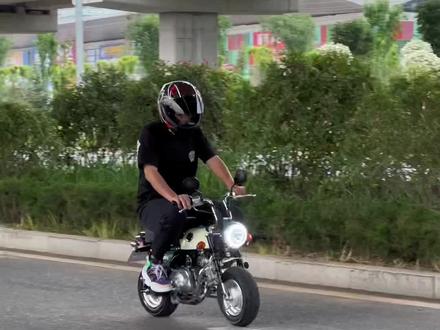 一台可以 放到汽车后备箱 可以上蓝牌的 轻便摩托车 自动离合 50CC排量小孩轻松上手#本田小猴子