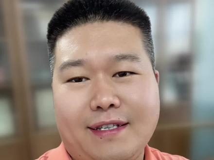 "如果有钱的话,一定要用 manus 啊。
目前为止全球最强 AI 就是如果钱够,
它绝对是最强的。
我现在每个月大概给它充1000美金,
是23万积分,然后我是花的精光,
我们公司主要是用 codex,
然后有几个程序员也用 cloud code
保持对 cloud code 的观察,
但是我自己本人是无限量的使用
manus 因为对我来说,
我觉得什么配置都不需要动,
就知道许愿那种体验感真的,
他的是太爽了,我跟你说 manus 就是个神,
你只要会许愿就行。"