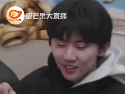 马嘉祺是什么绝品温柔男人!#时代少年团马嘉祺 #温柔治愈 #马嘉祺:小猫你也喜欢红豆吗 #马嘉祺 #芒着带你去现场