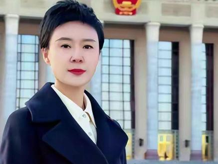 贺娇龙正式下葬!仪式从简风雪送行,地点位于昭苏公墓,父亲墓旁#热点#正能量#上热搜#推荐#讨论