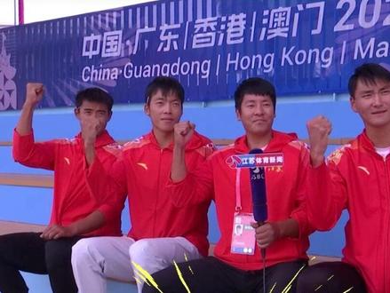 江苏队战胜东道主广东队,夺得十五运开幕式后首金,引发网友关注。
江苏“赛艇男团”回应来了!#江苏 #赛艇 #散装江苏 #广东 #十五运