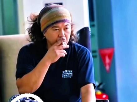 用角磨机改保时捷的男人:他不是在毁车,而是在创造艺术!