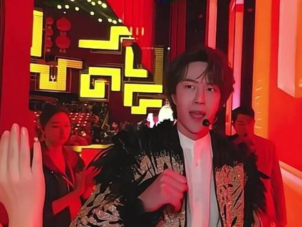 王一博春晚表演完下台走来太帅啦
#王一博 #春晚 #2026春晚